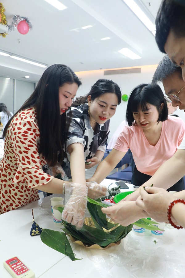 端午佳节,“欢乐放粽”